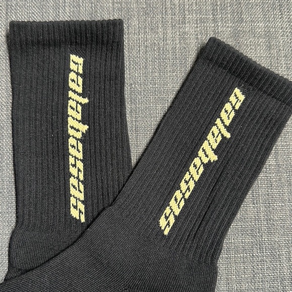 [New Old Stock] YEEZY CALABASAS black + beige socks - Picture 2 of 3